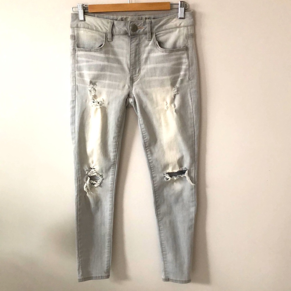 American Eagle Light Grey distressed Jeans Size 6 Super Stretch - Picture 1 of 11